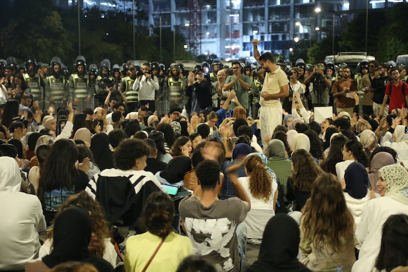 Greve-des-etudiants-en-medecine-rabatJPG-1.jpg