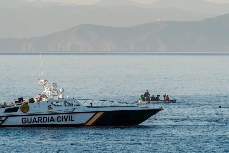 Migrants-Guardia-Civil.jpg