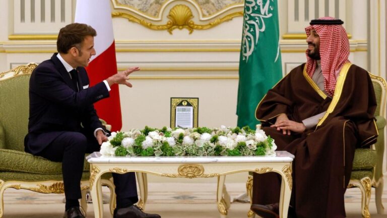 AFP__20241202__36NZ4FE__v2__Preview__SaudiFranceDiplomacy.jpg